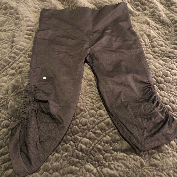 Lululemon capris - Picture 1 of 4